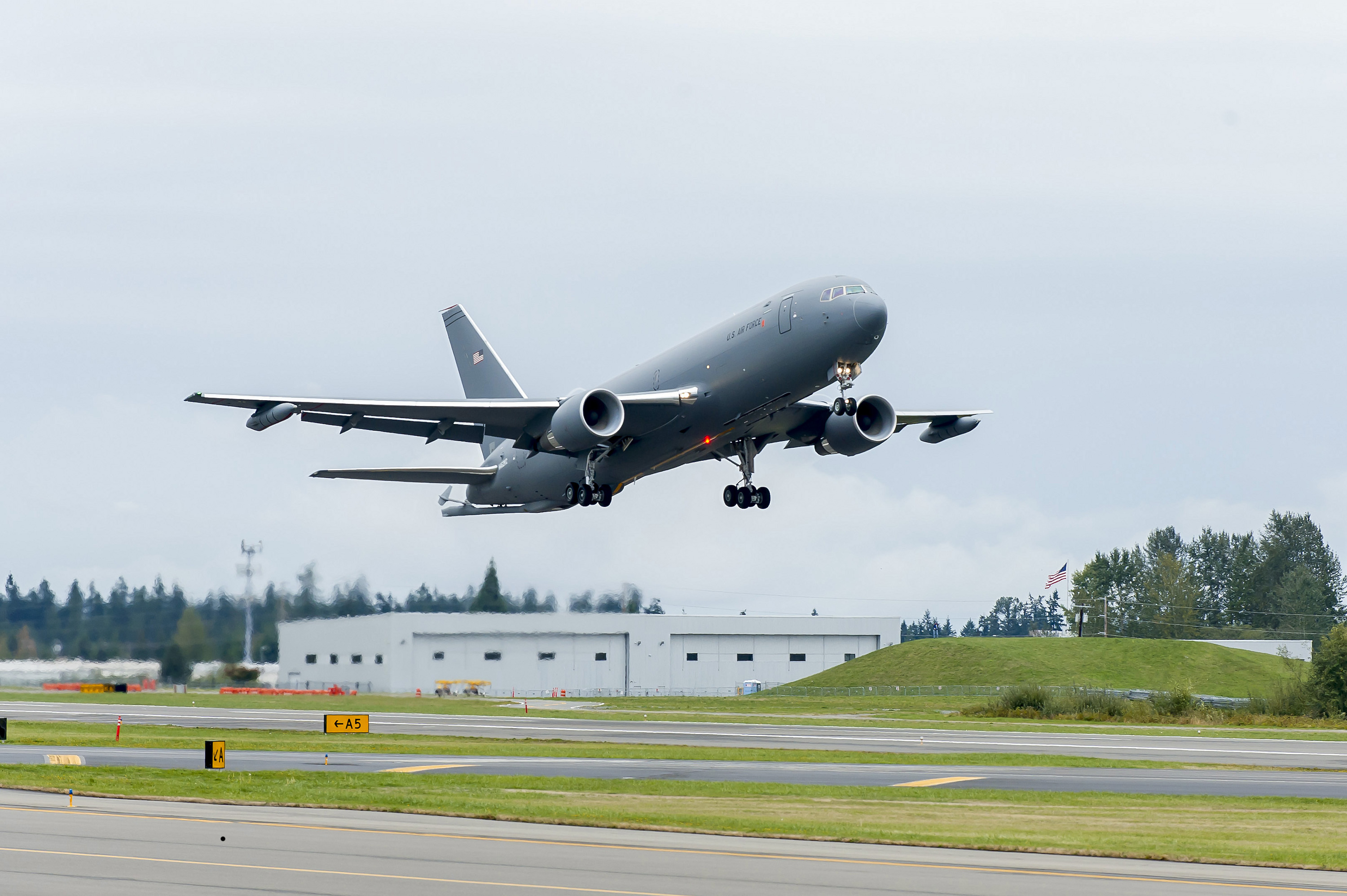 KC-46A空中加油機首飛成功