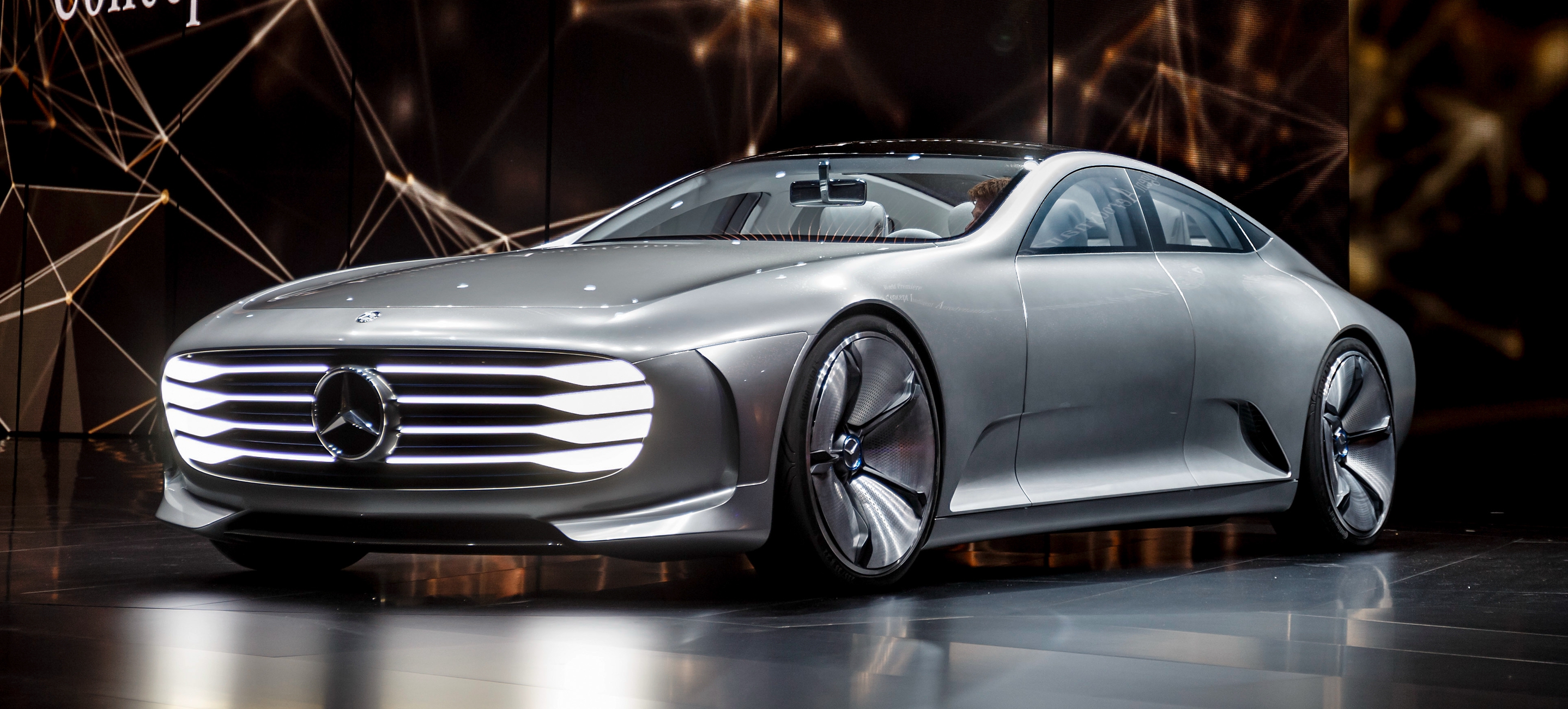 梅賽德斯·奔馳概念車(chē)展示強(qiáng)大的連接能力與創(chuàng)紀(jì)錄的空氣動(dòng)力參數(shù)